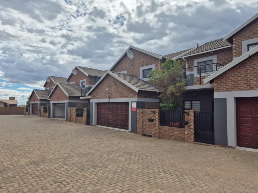 3 Bedroom Property for Sale in Heuwelsig Free State